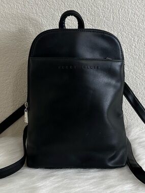 Perry Ellis Vintage Black Leather Zip Around Backpack